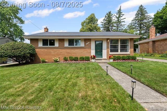 front view picture of 437 Meadow Ln, Rochester, MI. 48307