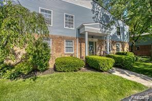 front view picture of 527 E University Dr, Rochester, MI. 48307