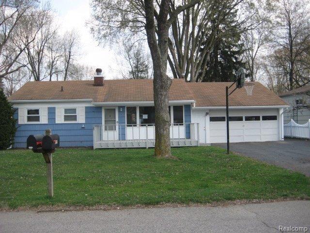 front view picture of 3260 Van Campen Dr, Waterford, MI. 48329