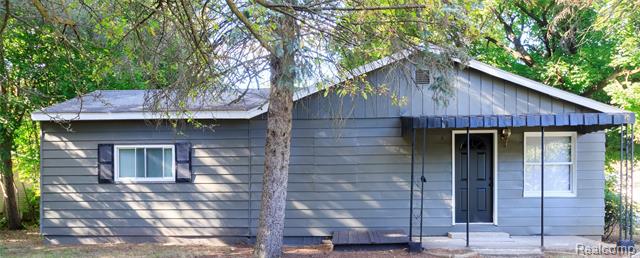 front view picture of 5502 Rowley Blvd, Waterford, MI. 48329