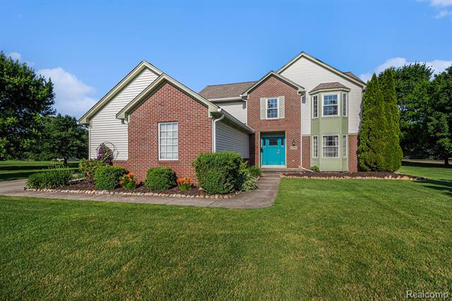 front view picture of 5270 Dillon Dr, White Lake, MI. 48383
