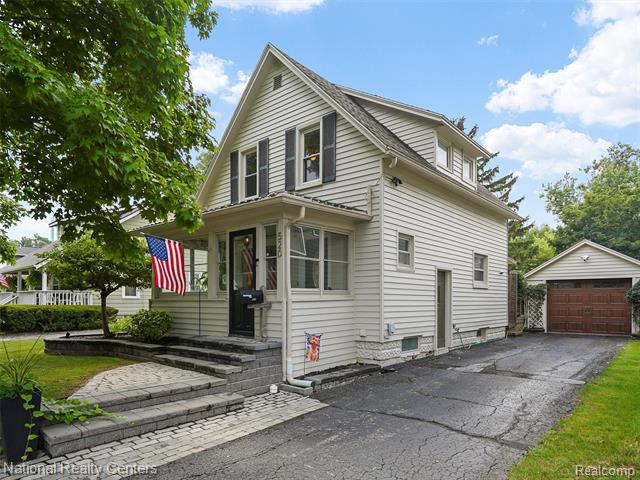 front view picture of 520 Parkdale Ave, Rochester, MI. 48307
