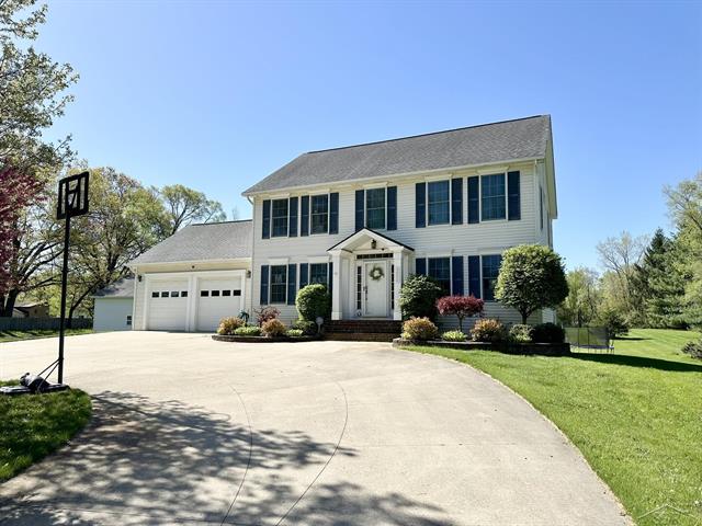 front view picture of 4000 White Lake Rd, White Lake, MI. 48383