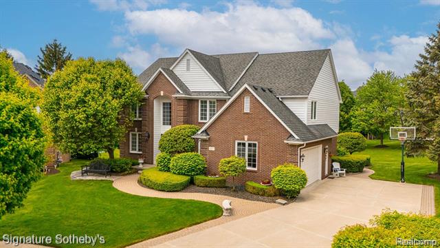 front view picture of 615 Appoline Ct, Rochester, MI. 48307