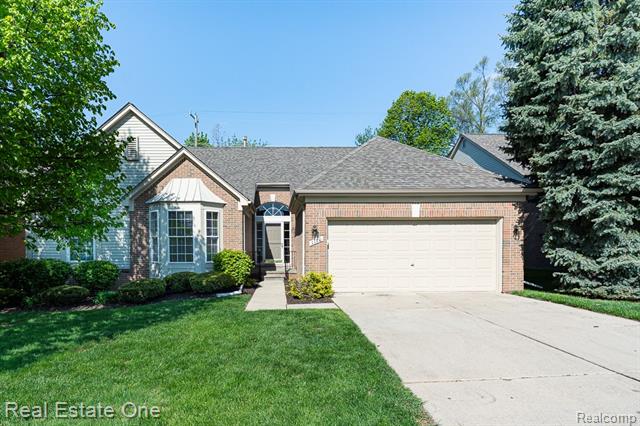 front view picture of 1110 Churchill Cir, Rochester, MI. 48307