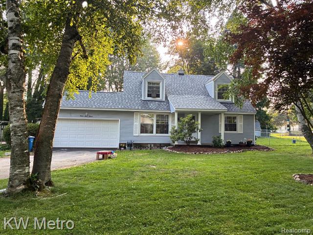front view picture of 3811 Maiden St, Waterford, MI. 48329