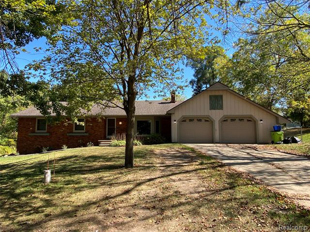 front view picture of 5550 Mckeachie Rd, White Lake, MI. 48383