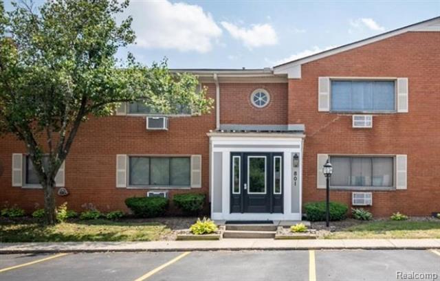 front view picture of 801 Plate St, Rochester, MI. 48307
