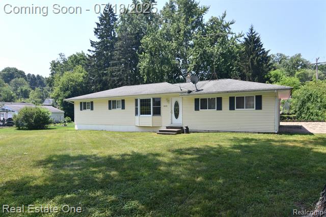 front view picture of 3595 Wilkie St, Waterford, MI. 48329