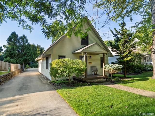 front view picture of 319 Drace St, Rochester, MI. 48307