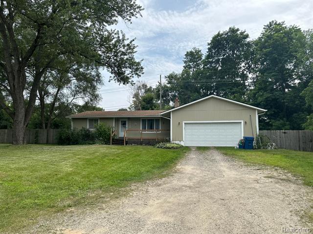 front view picture of 4610 White Lake Rd, White Lake, MI. 48383
