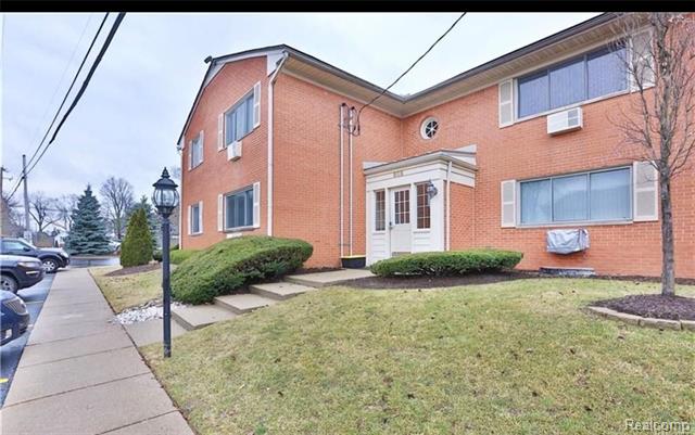 front view picture of 805 Plate St, Rochester, MI. 48307