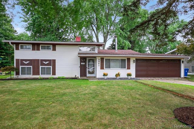 front view picture of 3641 Warringham Ave, Waterford, MI. 48329