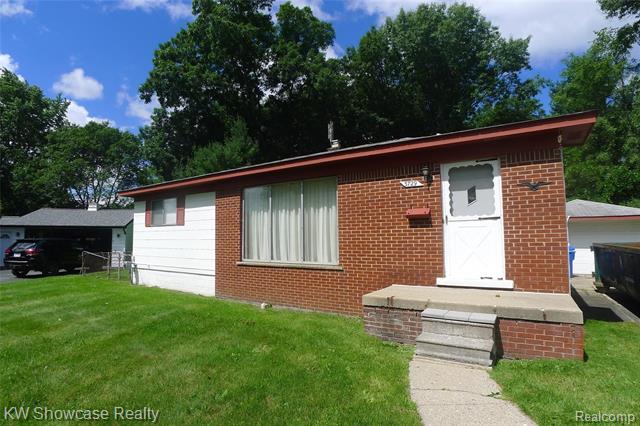 front view picture of 3729 Warringham Ave, Waterford, MI. 48329