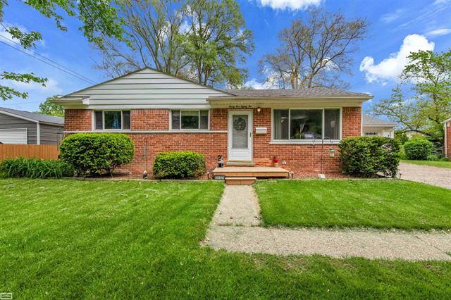 front view picture of 3582 David K Dr, Waterford, MI. 48329