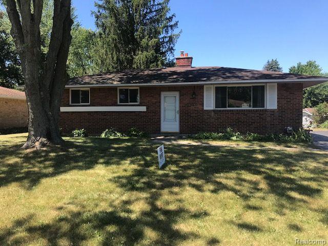 front view picture of 3703 Breaker St, Waterford, MI. 48329