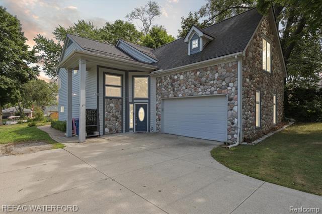 front view picture of 3940 Maiden St, Waterford, MI. 48329