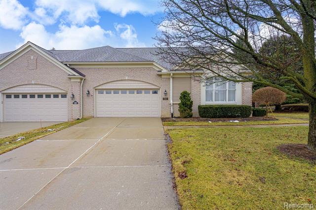 front view picture of 512 Wyngate Dr, Rochester, MI. 48307