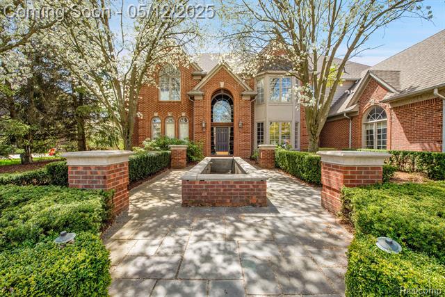 front view picture of 1168 Autumnview Dr, Rochester, MI. 48307