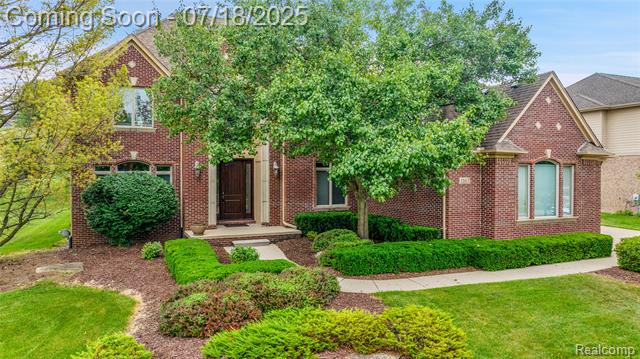 front view picture of 1167 Autumnview Dr, Rochester, MI. 48307