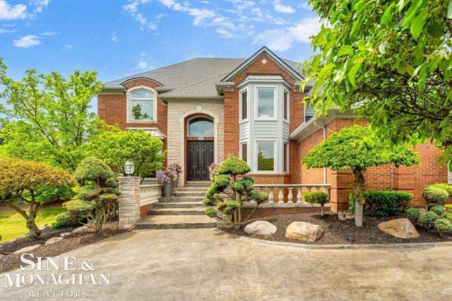 front view picture of 1289 Creek Pointe Dr, Rochester, MI. 48307