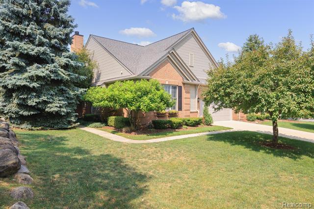 front view picture of 1114 Rock Valley Dr, Rochester, MI. 48307