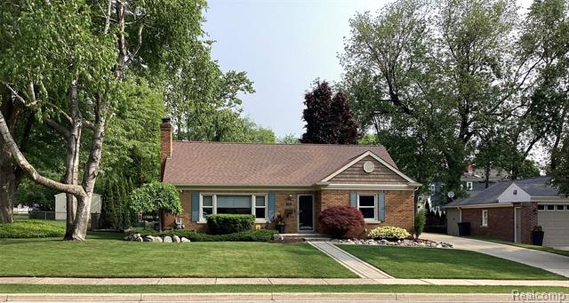 front view picture of 125 Maywood Ave, Rochester, MI. 48307