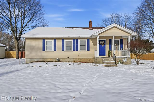 front view picture of 6080 Northrup Dr, Waterford, MI. 48329