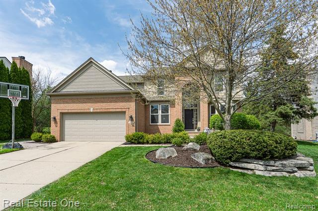 front view picture of 1891 Beaver Creek Dr, Rochester, MI. 48307