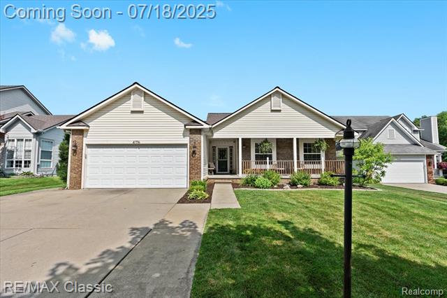 front view picture of 4176 West Pointe Dr, Waterford, MI. 48329