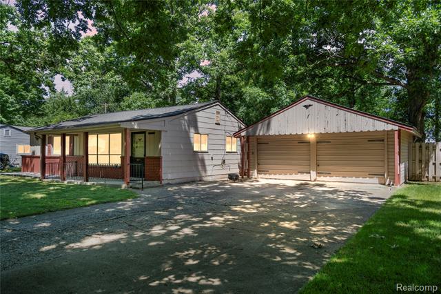 front view picture of 4030 Letart Ave, Waterford, MI. 48329