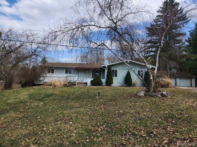 front view picture of 4330 Cross Rd, White Lake, MI. 48386