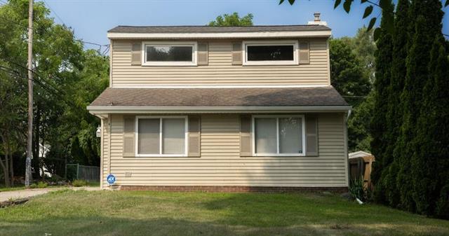front view picture of 4281 Marcus Rd, Waterford, MI. 48329