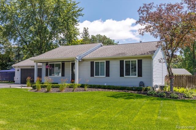 front view picture of 3162 Celia Dr, Waterford, MI. 48329