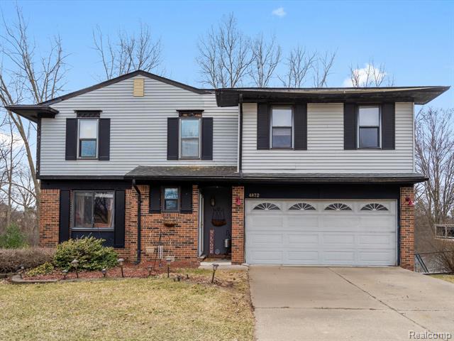 front view picture of 4872 Lore Dr, Waterford, MI. 48329