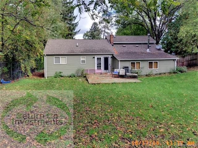 front view picture of 6219 Waterfront Dr, Waterford, MI. 48329