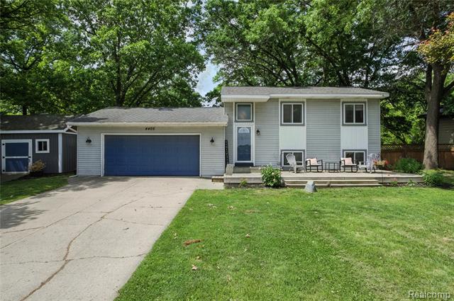 front view picture of 4405 Lamson Dr, Waterford, MI. 48329
