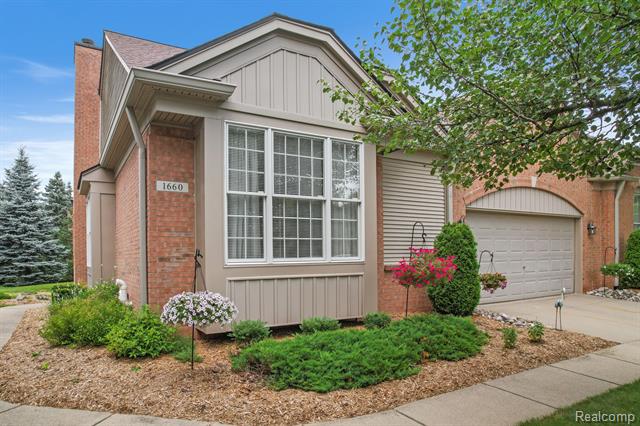 front view picture of 1660 Maple Creek Ct, Rochester, MI. 48306