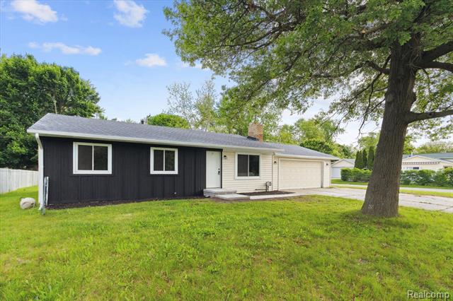 front view picture of 4606 Glenalda Dr, Clarkston, MI. 48346