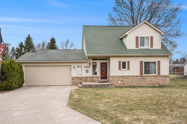 front view picture of 4690 Woodhull Dr, Clarkston, MI. 48346