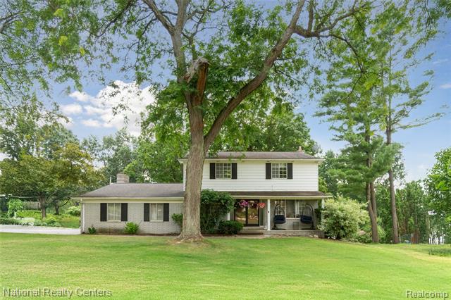 front view picture of 6627 Balmoral Ter, Clarkston, MI. 48346