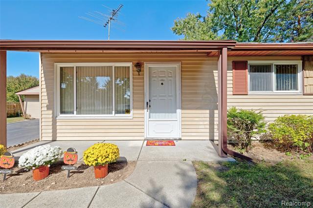 front view picture of 4730 Pinedale Ave, Clarkston, MI. 48346