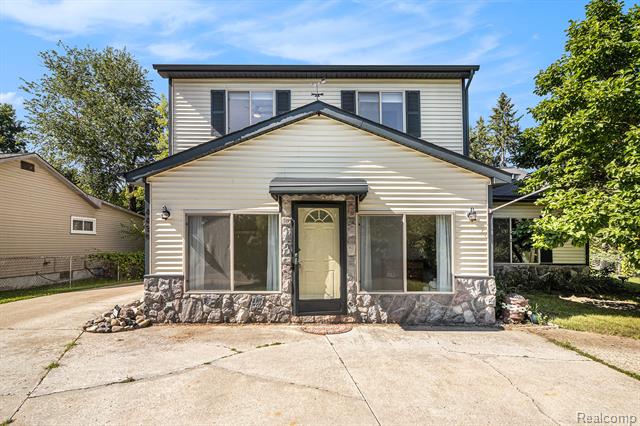 front view picture of 4420 Pinedale Ave, Clarkston, MI. 48346