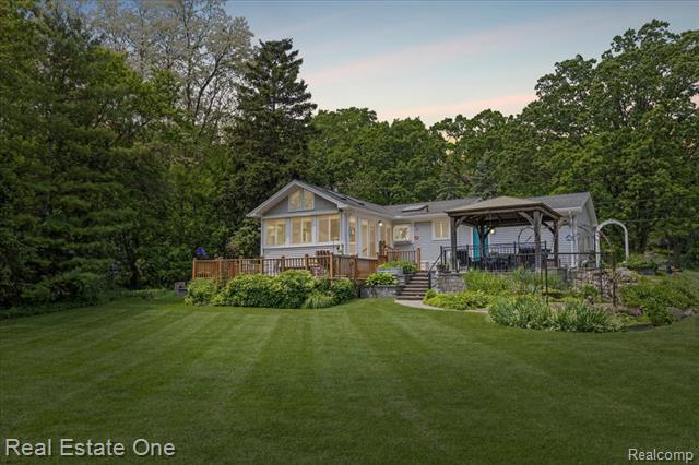 front view picture of 5900 Wellington Dr, Clarkston, MI. 48346