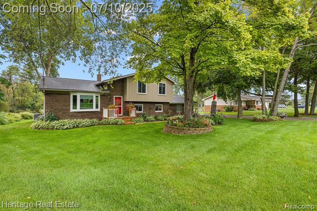 front view picture of 5021 Paula Ave, Clarkston, MI. 48346