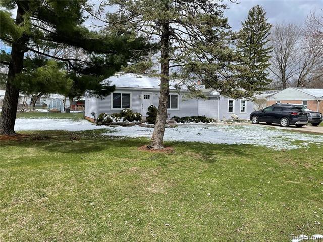 front view picture of 4420 Oakvista Ave, Clarkston, MI. 48346