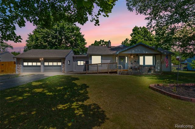 front view picture of 4440 Oakvista Ave, Clarkston, MI. 48346