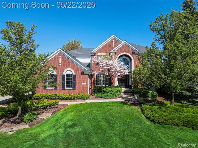 front view picture of 2134 Aberdeen Ct, Rochester, MI. 48306