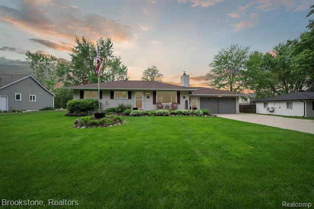front view picture of 4500 Rohr Rd, Lake Orion, MI. 48359