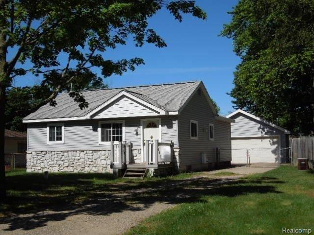 front view picture of 5235 Drayton Rd, Clarkston, MI. 48346